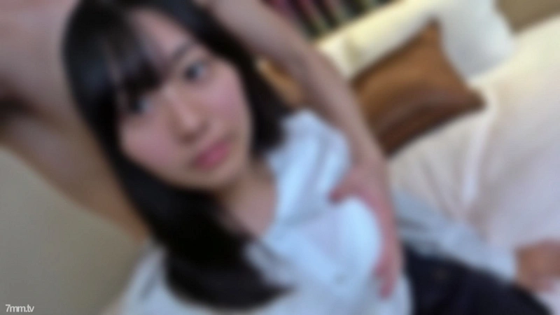 FC2-PPV-3133751 名门私立女子学校的学生。对压倒性的透明感的女学生一边感到背德感和罪恶感一边马上暴发，连续大量中出。多次拜托拍摄的超珍贵的私人性爱影像。