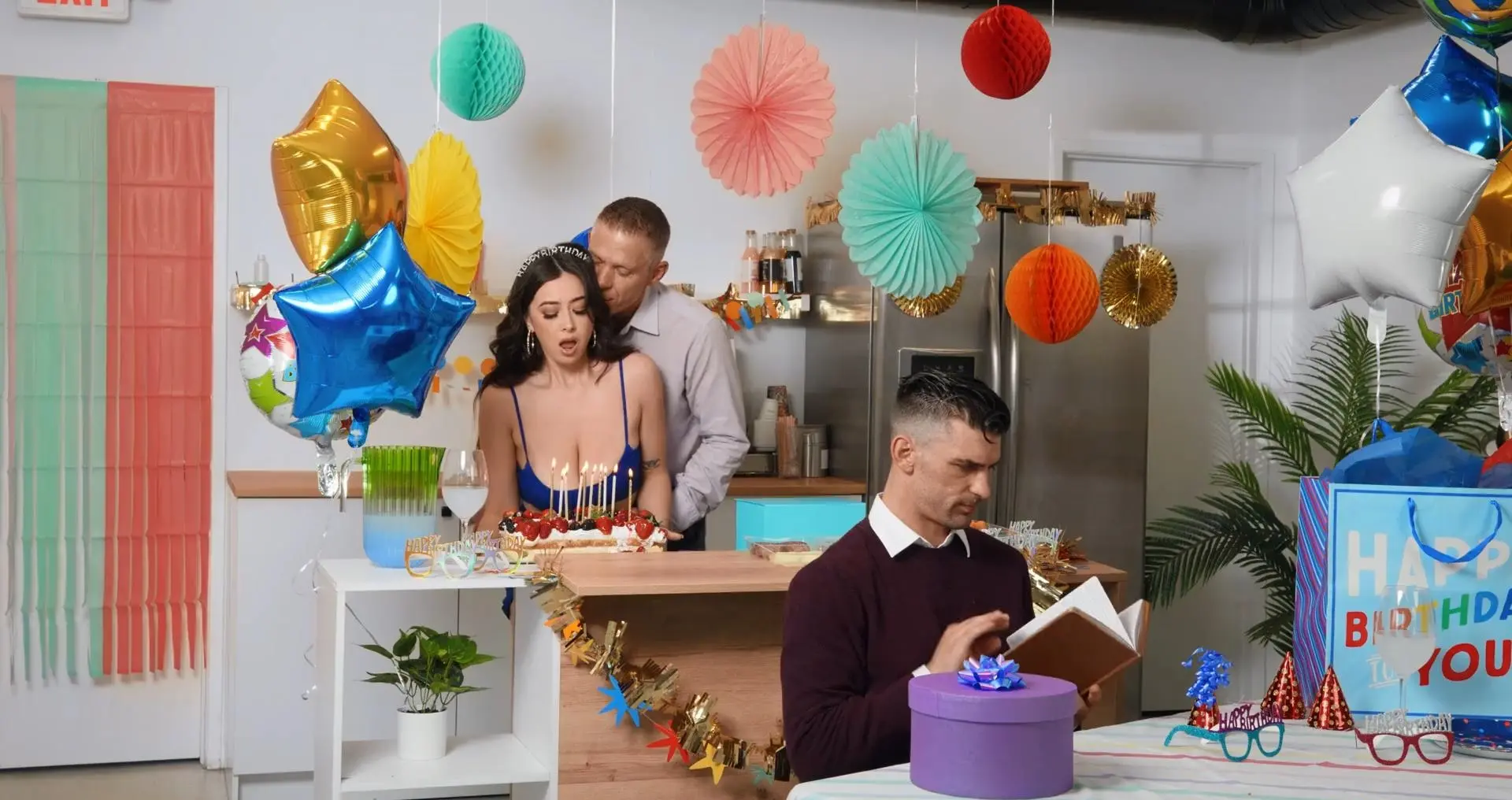 中文字幕_在生日派对上偷情_Cheating at a birthday party-NUT_EA